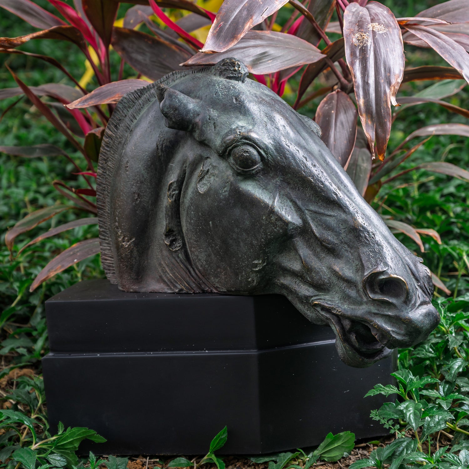 ANCIENT HORSE HEAD ON MARBLE BASE