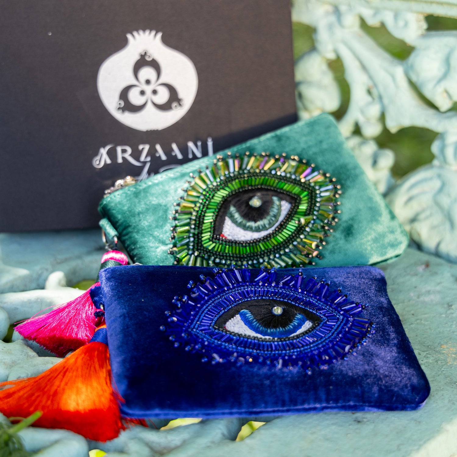 EMBROIDERED POCHETTE - EMERALD