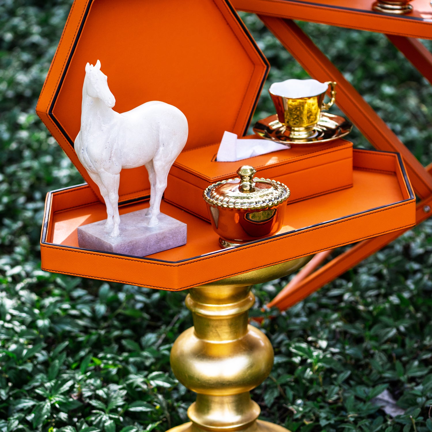 BUTLER TRAY WITH STAND 01