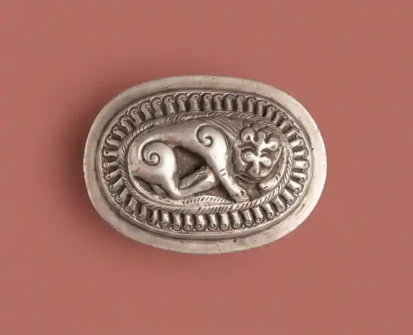 Arzaani
Silver Carved Box Artefacts
Artifacts
South Indian artifacts
Indian artefacts